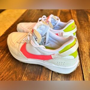 Women’s Nike Waffle Debut Retro Sneaker, US Size 7